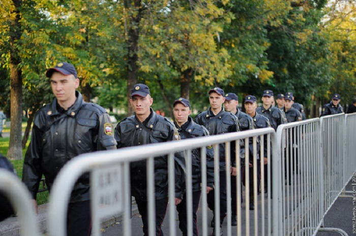 Russische Polizisten bei Risikospiel Fenerbahce gegen Lokomotive